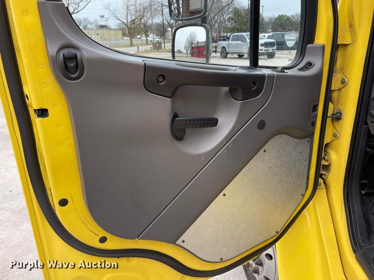 image for item JC9934 2007 Freightliner Business Class M2  ambulance