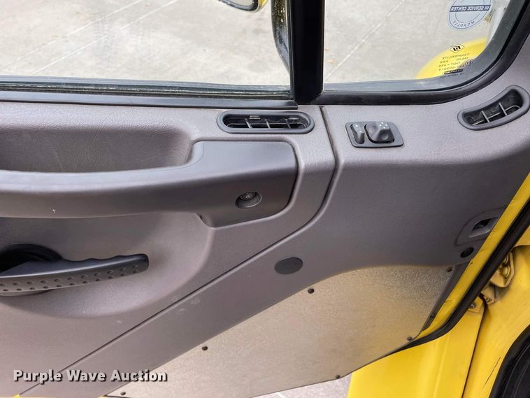 image for item JC9934 2007 Freightliner Business Class M2  ambulance