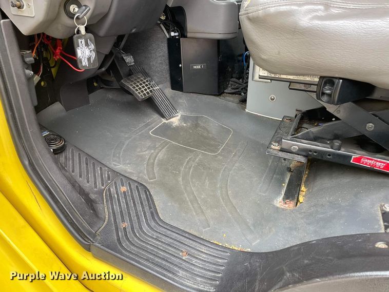 image for item JC9934 2007 Freightliner Business Class M2  ambulance