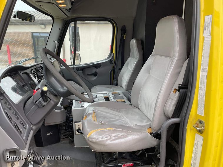 image for item JC9934 2007 Freightliner Business Class M2  ambulance