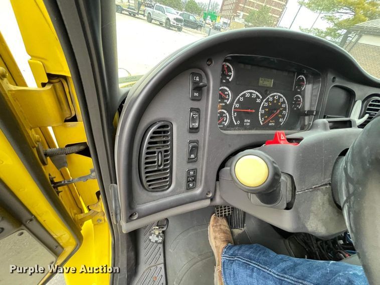 image for item JC9934 2007 Freightliner Business Class M2  ambulance