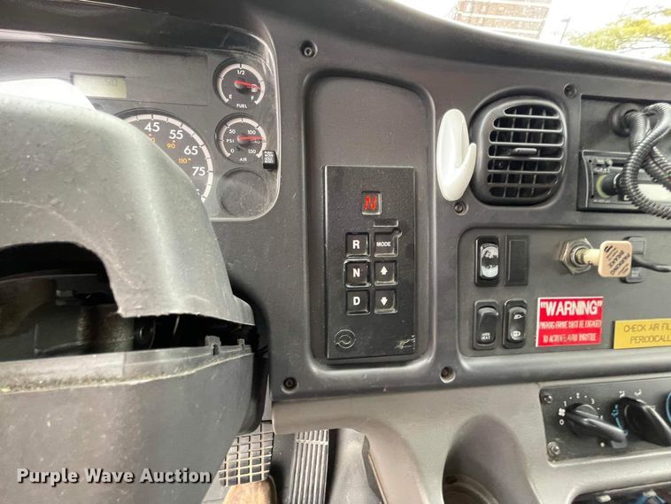 image for item JC9934 2007 Freightliner Business Class M2  ambulance