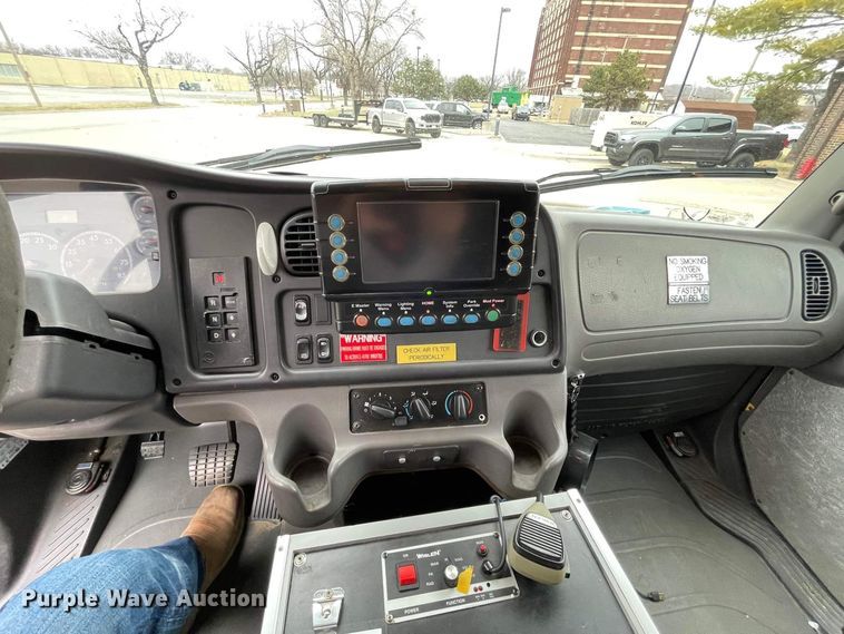 image for item JC9934 2007 Freightliner Business Class M2  ambulance