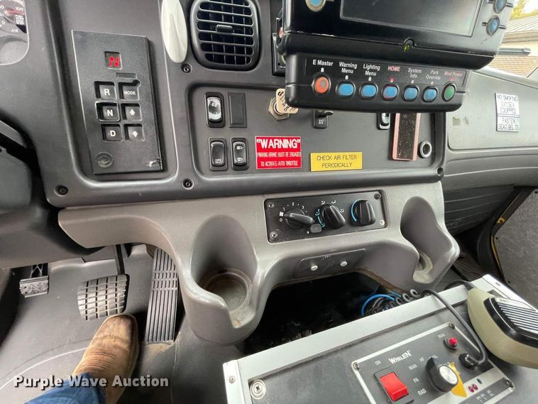 image for item JC9934 2007 Freightliner Business Class M2  ambulance