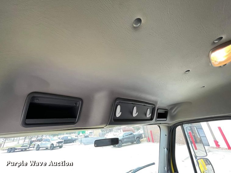 image for item JC9934 2007 Freightliner Business Class M2  ambulance