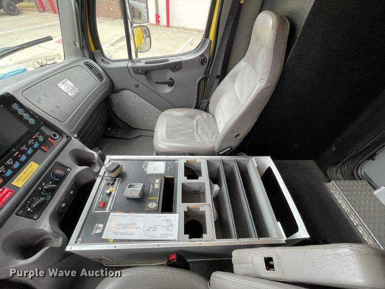 image for item JC9934 2007 Freightliner Business Class M2  ambulance