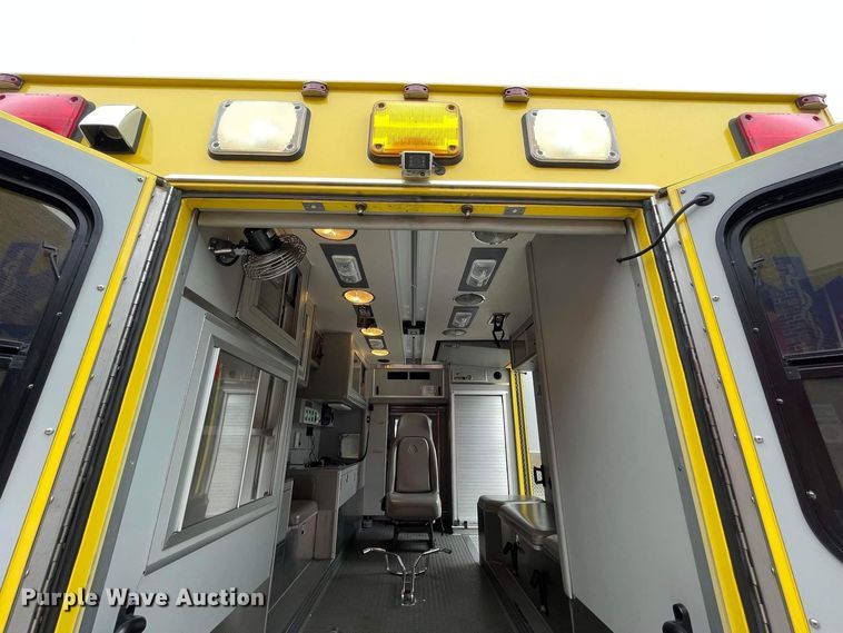 image for item JC9934 2007 Freightliner Business Class M2  ambulance