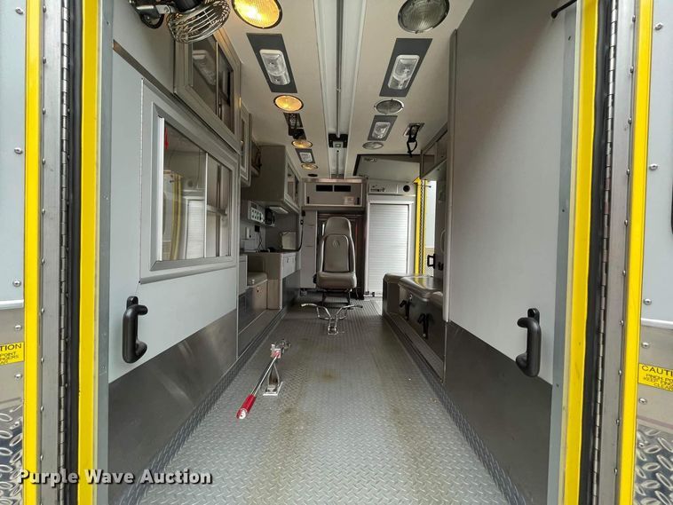 image for item JC9934 2007 Freightliner Business Class M2  ambulance