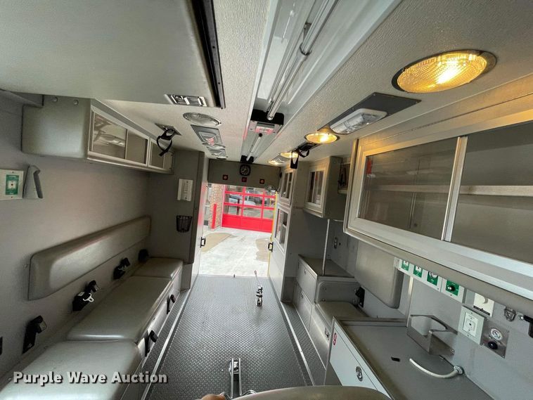 image for item JC9934 2007 Freightliner Business Class M2  ambulance