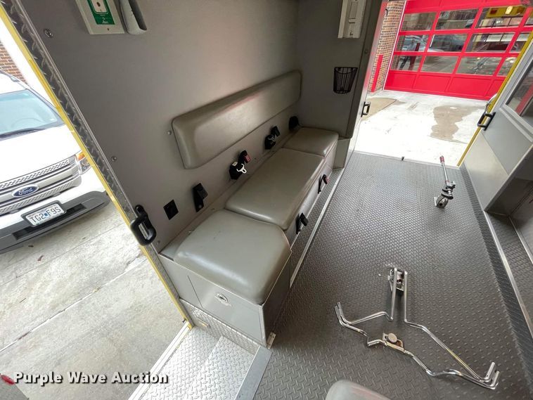 image for item JC9934 2007 Freightliner Business Class M2  ambulance