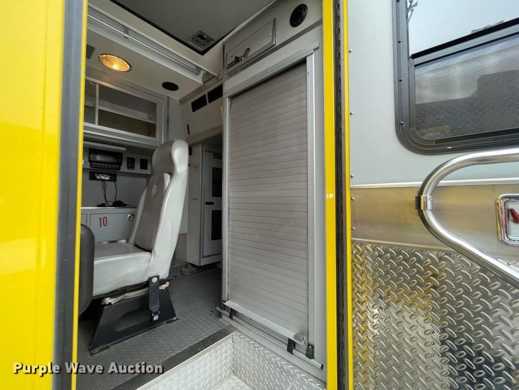 image for item JC9934 2007 Freightliner Business Class M2  ambulance