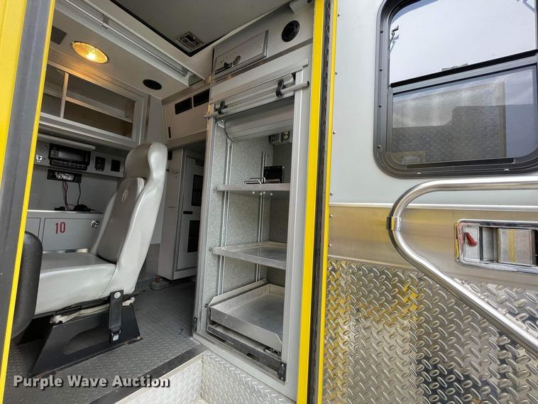 image for item JC9934 2007 Freightliner Business Class M2  ambulance