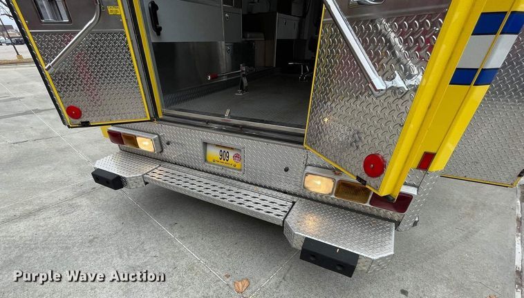 image for item JC9934 2007 Freightliner Business Class M2  ambulance