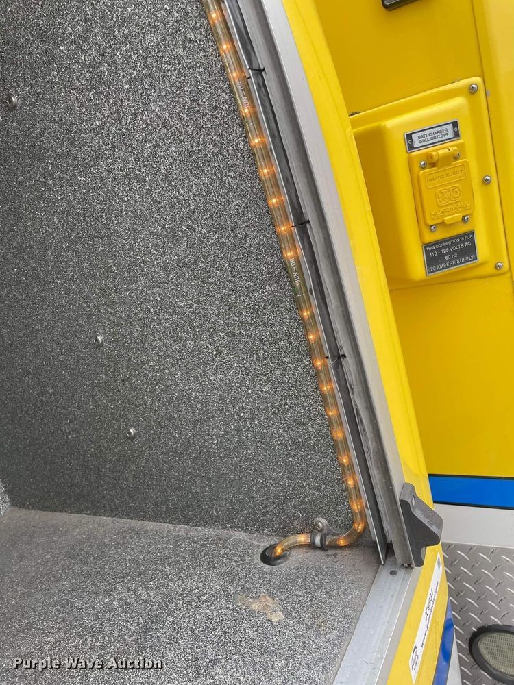 image for item JC9934 2007 Freightliner Business Class M2  ambulance