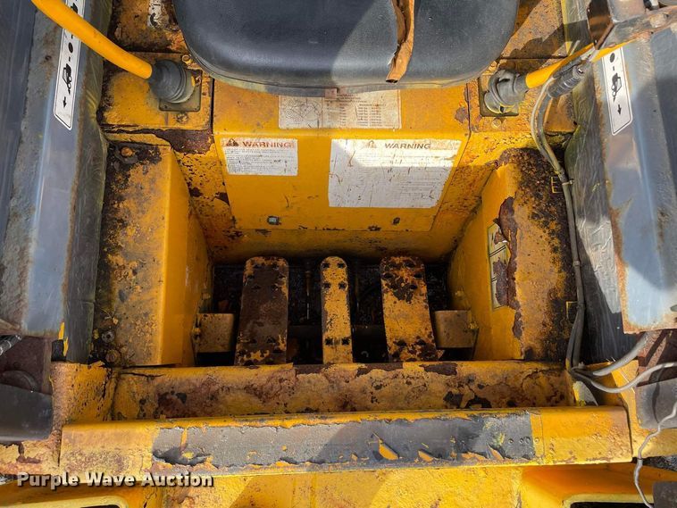 image for item JC9951 1994 Thomas T133S  skid steer loader