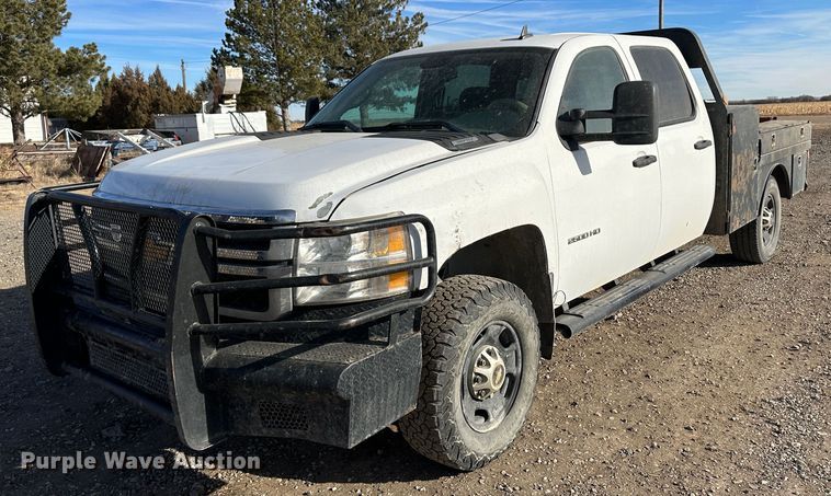 image for item JD9674 2013 Chevrolet Silverado 2500HD  Crew Cab flatbed truck