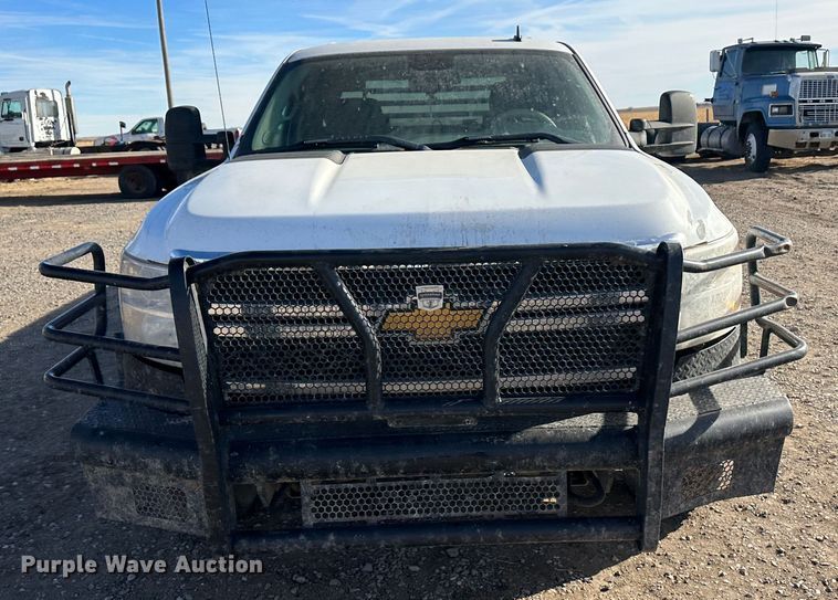 image for item JD9674 2013 Chevrolet Silverado 2500HD  Crew Cab flatbed truck