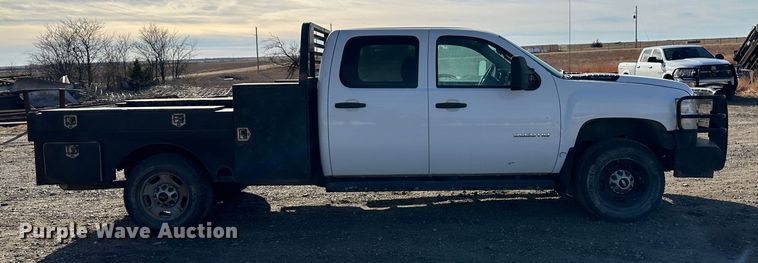 image for item JD9674 2013 Chevrolet Silverado 2500HD  Crew Cab flatbed truck