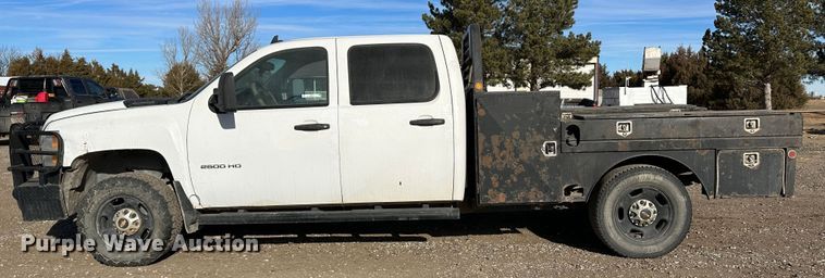 image for item JD9674 2013 Chevrolet Silverado 2500HD  Crew Cab flatbed truck