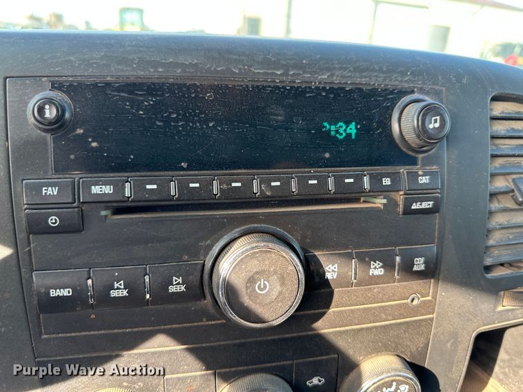 image for item JD9674 2013 Chevrolet Silverado 2500HD  Crew Cab flatbed truck