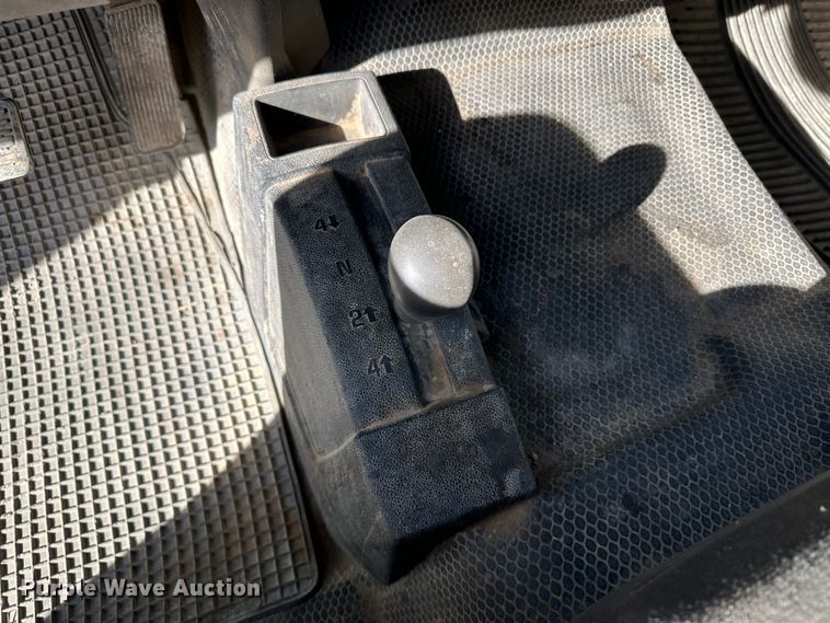 image for item JD9674 2013 Chevrolet Silverado 2500HD  Crew Cab flatbed truck