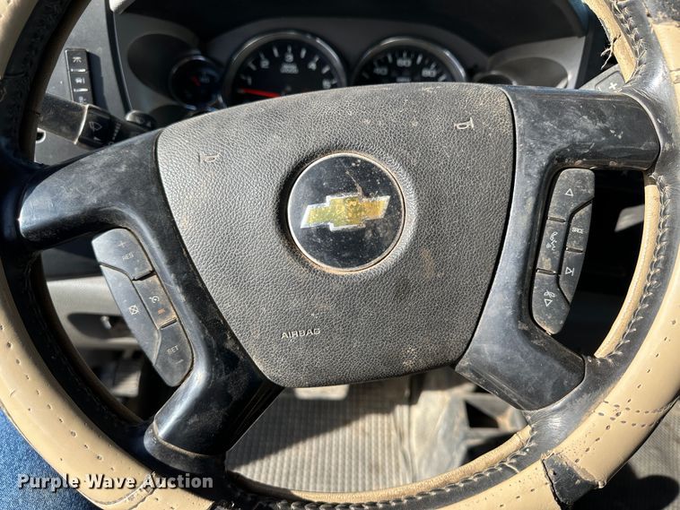 image for item JD9674 2013 Chevrolet Silverado 2500HD  Crew Cab flatbed truck