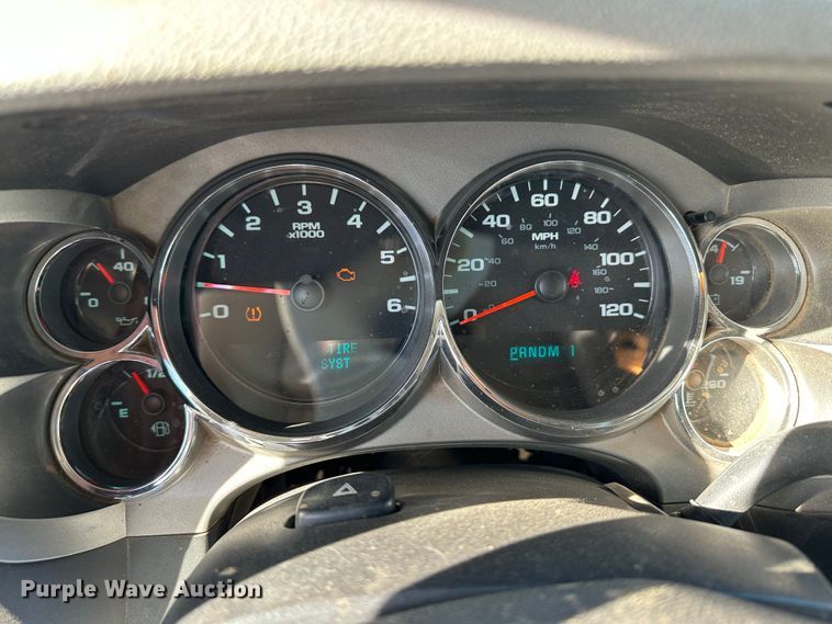 image for item JD9674 2013 Chevrolet Silverado 2500HD  Crew Cab flatbed truck