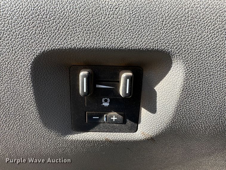 image for item JD9674 2013 Chevrolet Silverado 2500HD  Crew Cab flatbed truck