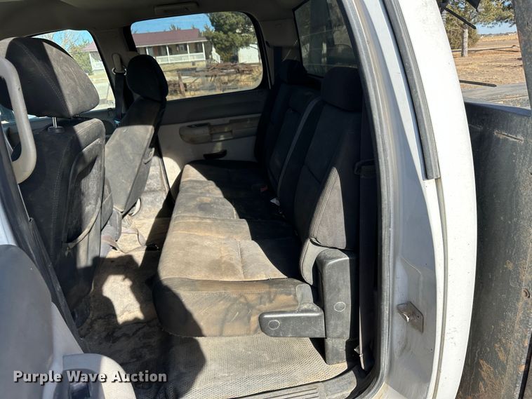 image for item JD9674 2013 Chevrolet Silverado 2500HD  Crew Cab flatbed truck