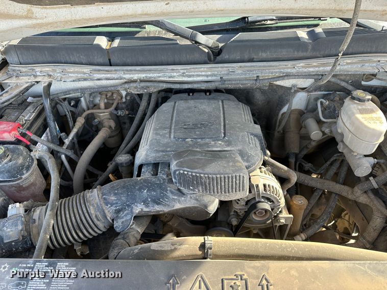 image for item JD9674 2013 Chevrolet Silverado 2500HD  Crew Cab flatbed truck