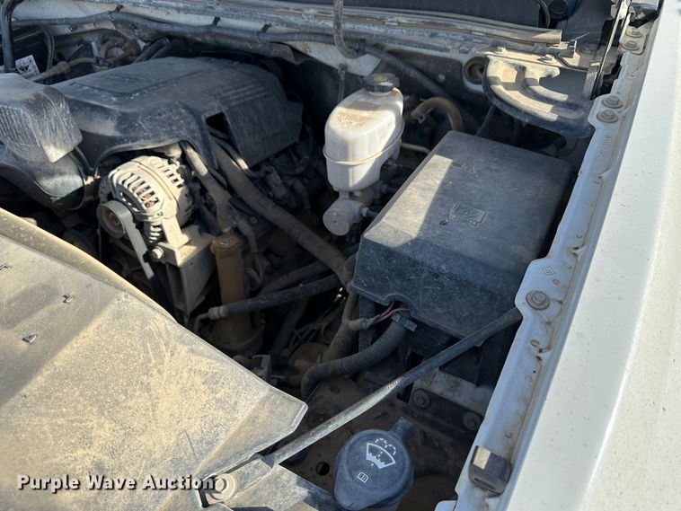 image for item JD9674 2013 Chevrolet Silverado 2500HD  Crew Cab flatbed truck