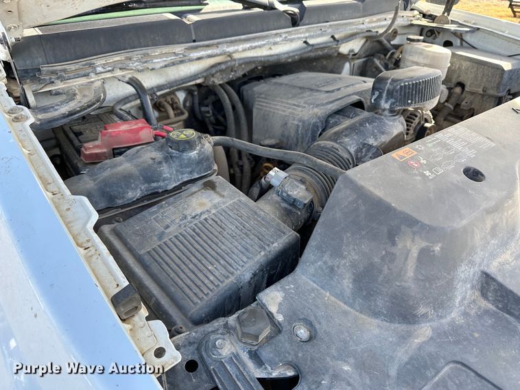 image for item JD9674 2013 Chevrolet Silverado 2500HD  Crew Cab flatbed truck