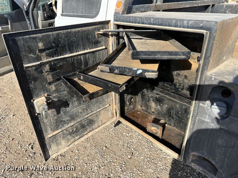 image for item JD9674 2013 Chevrolet Silverado 2500HD  Crew Cab flatbed truck