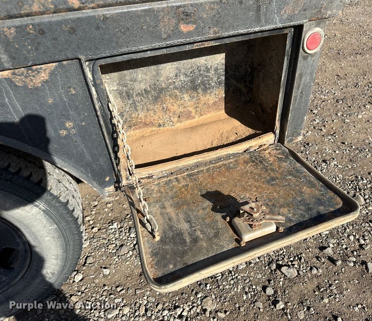 image for item JD9674 2013 Chevrolet Silverado 2500HD  Crew Cab flatbed truck