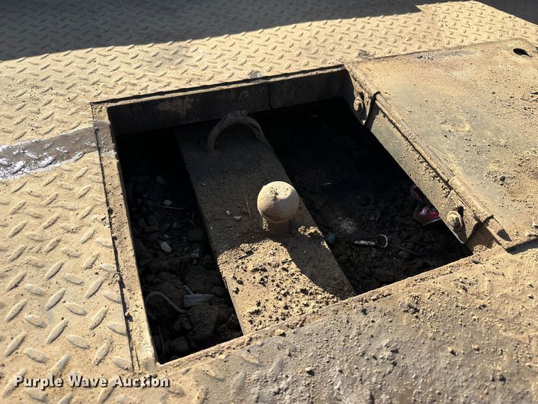 image for item JD9674 2013 Chevrolet Silverado 2500HD  Crew Cab flatbed truck