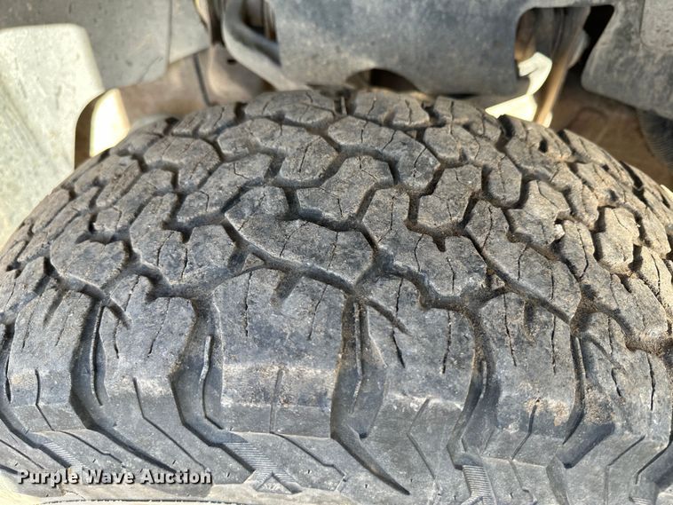 image for item JD9674 2013 Chevrolet Silverado 2500HD  Crew Cab flatbed truck