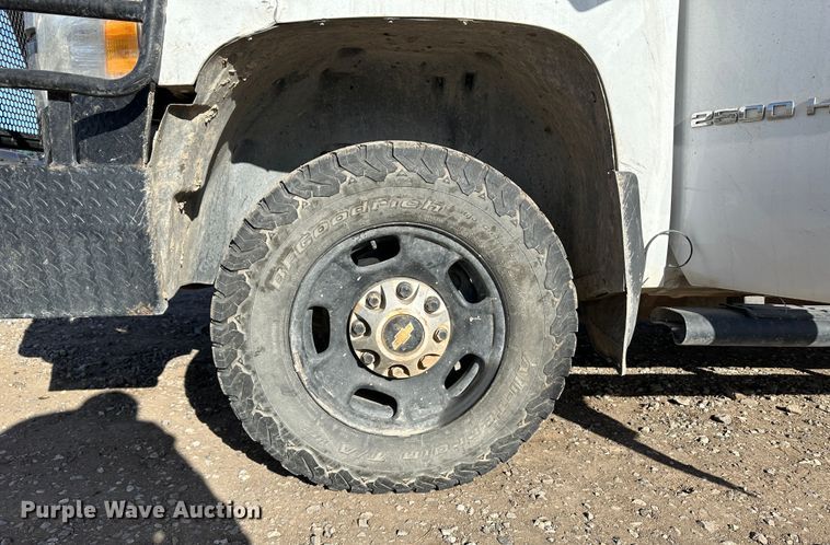 image for item JD9674 2013 Chevrolet Silverado 2500HD  Crew Cab flatbed truck