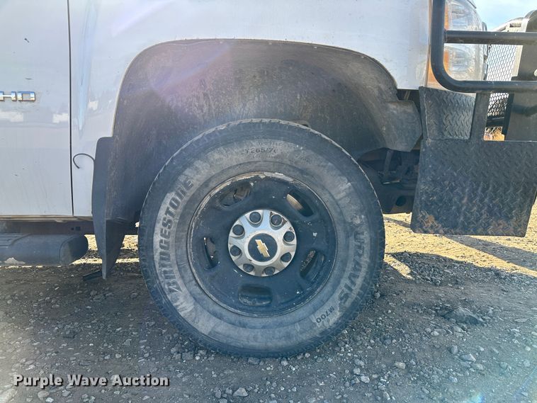 image for item JD9674 2013 Chevrolet Silverado 2500HD  Crew Cab flatbed truck