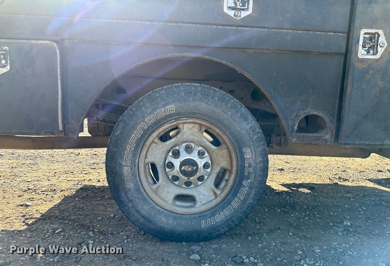 image for item JD9674 2013 Chevrolet Silverado 2500HD  Crew Cab flatbed truck