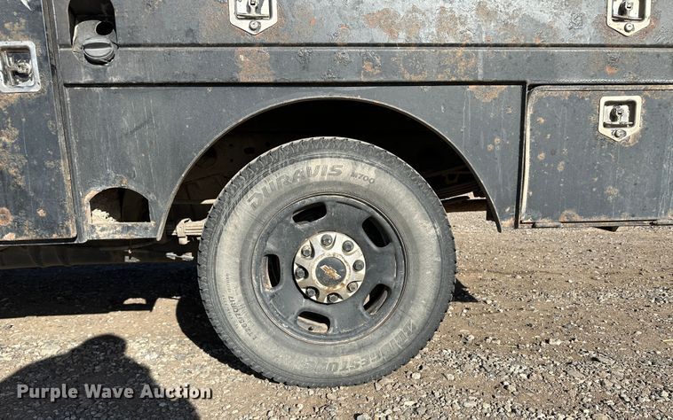 image for item JD9674 2013 Chevrolet Silverado 2500HD  Crew Cab flatbed truck