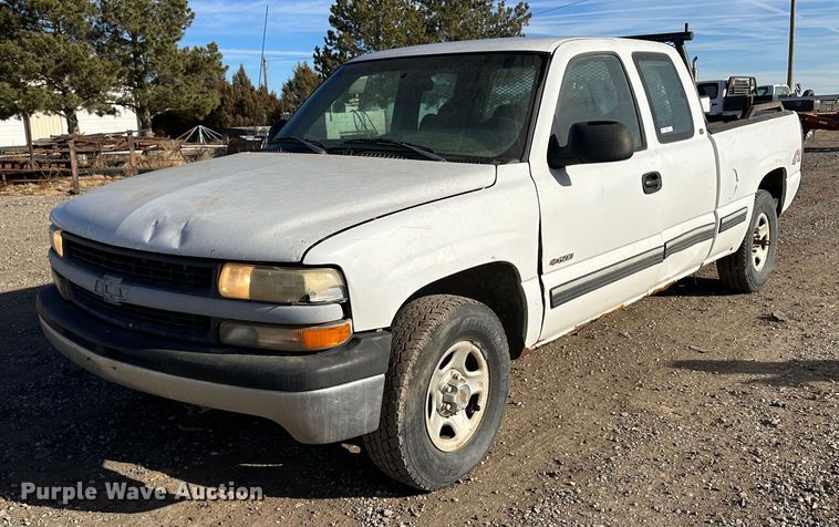 image for item JD9677 1999 Chevrolet Silverado 1500  Ext. Cab pickup truck