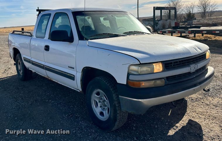 image for item JD9677 1999 Chevrolet Silverado 1500  Ext. Cab pickup truck