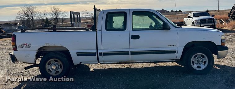 image for item JD9677 1999 Chevrolet Silverado 1500  Ext. Cab pickup truck