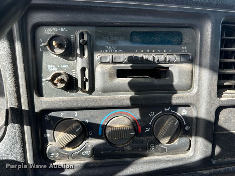 image for item JD9677 1999 Chevrolet Silverado 1500  Ext. Cab pickup truck