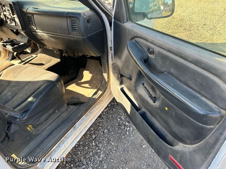 image for item JD9677 1999 Chevrolet Silverado 1500  Ext. Cab pickup truck