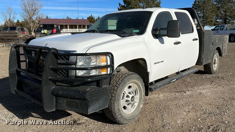 image for item JD9678 2013 Chevrolet Silverado 2500HD  Crew Cab flatbed truck