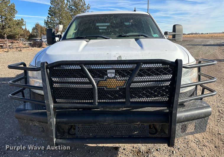 image for item JD9678 2013 Chevrolet Silverado 2500HD  Crew Cab flatbed truck