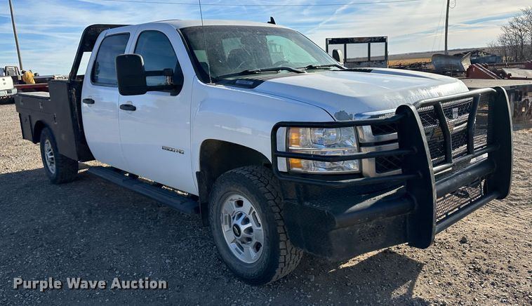 image for item JD9678 2013 Chevrolet Silverado 2500HD  Crew Cab flatbed truck