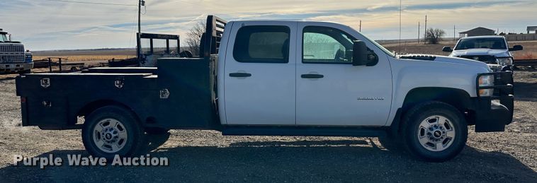 image for item JD9678 2013 Chevrolet Silverado 2500HD  Crew Cab flatbed truck