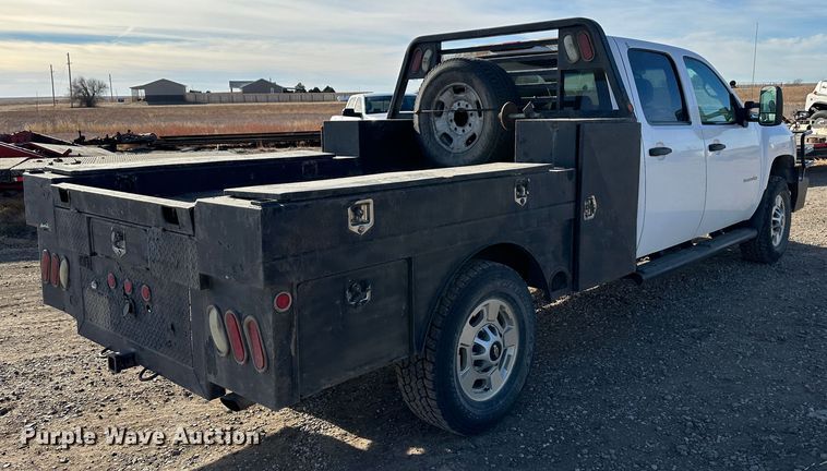 image for item JD9678 2013 Chevrolet Silverado 2500HD  Crew Cab flatbed truck
